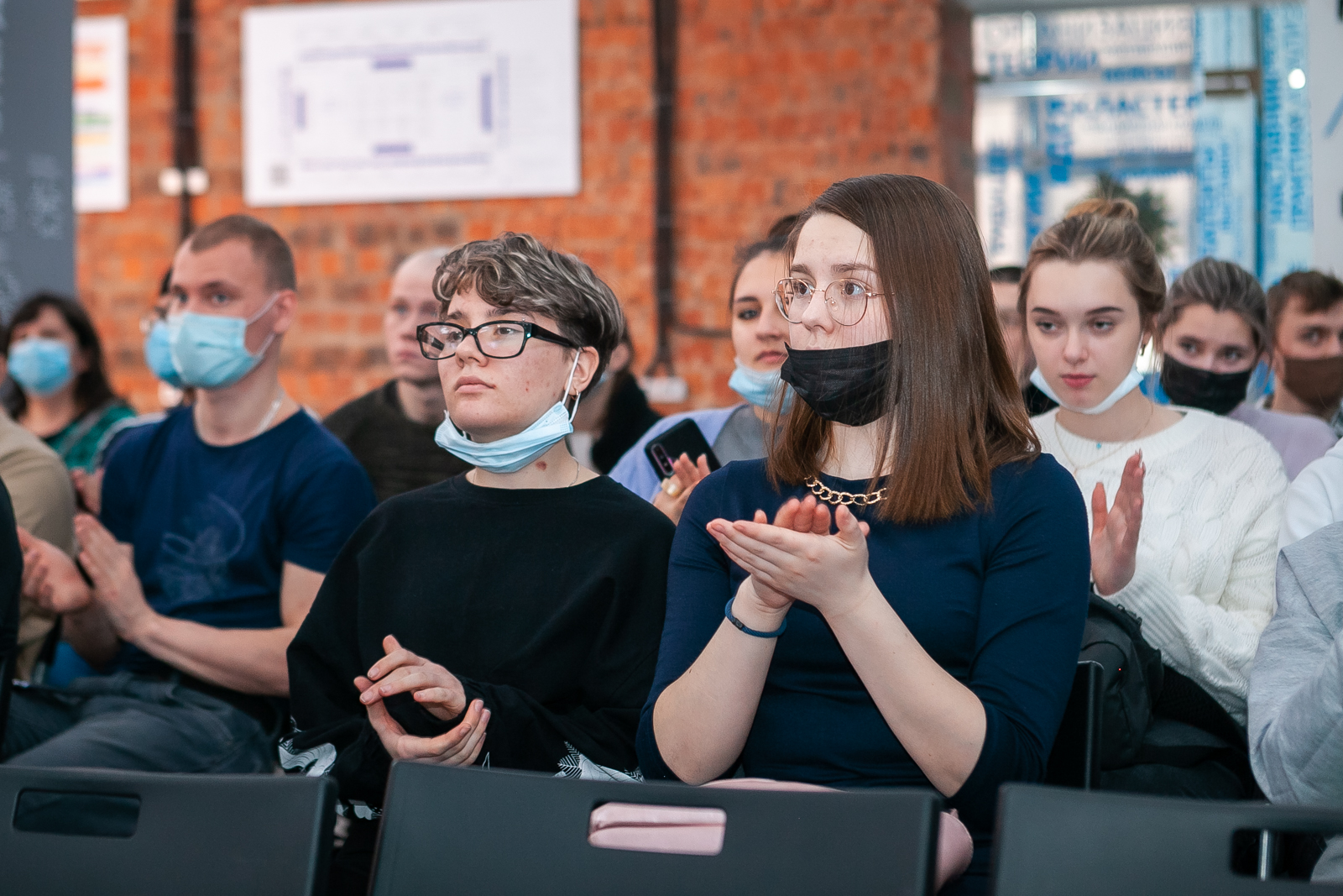 Посвященный актуальным. Фотосессия научного сотрудника. Наука студенты. День науки фото. Научные сотрудники +институт.